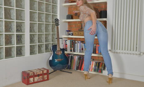 Superb british blonde older Sofia Rae bares her ass in tight jeans and masturbating 