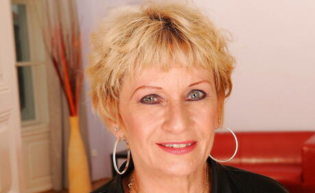 Hot older Mabel exhibiting tiny tits and spreading her legs 